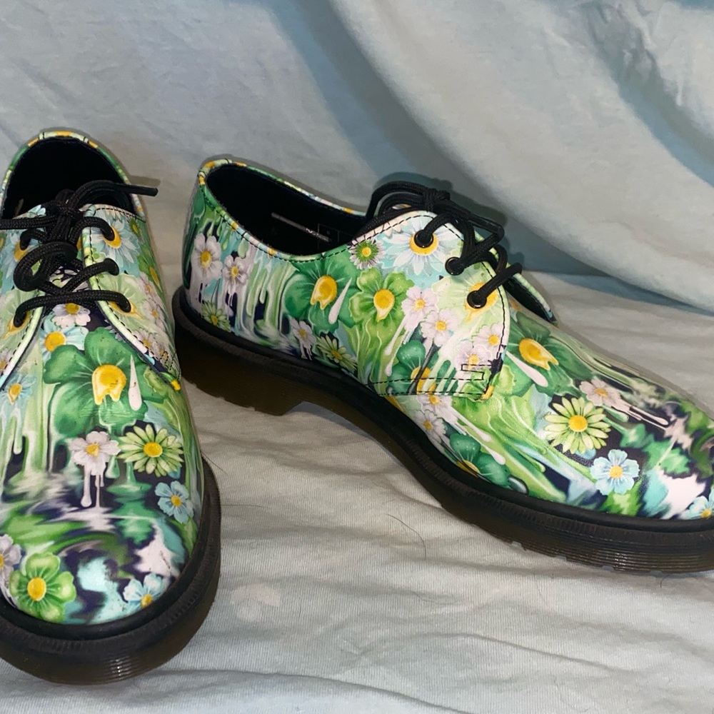 Dr. Martin’s AirWair size 8 womens